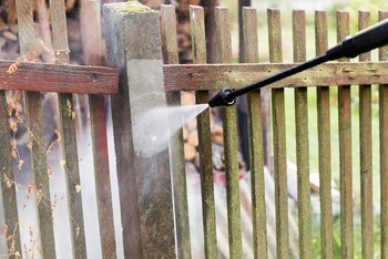 Deck & Fence Cleaning in Loxahatchee, Florida