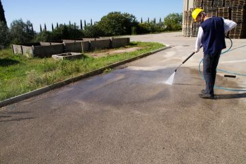 Concrete Cleaning, Power Washing in Loxahatchee, Florida